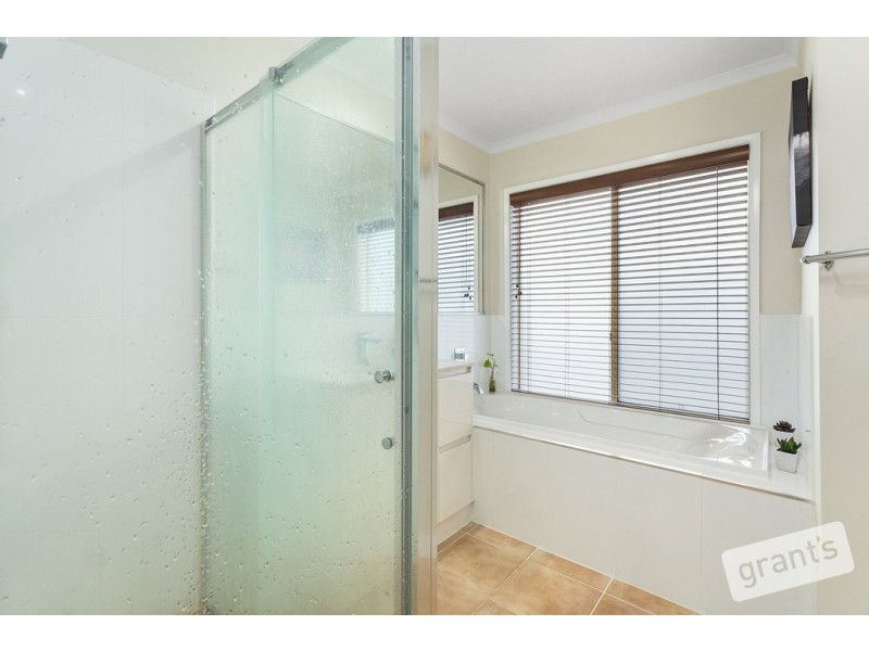 24 Pendle Close, Narre Warren South VIC 3805