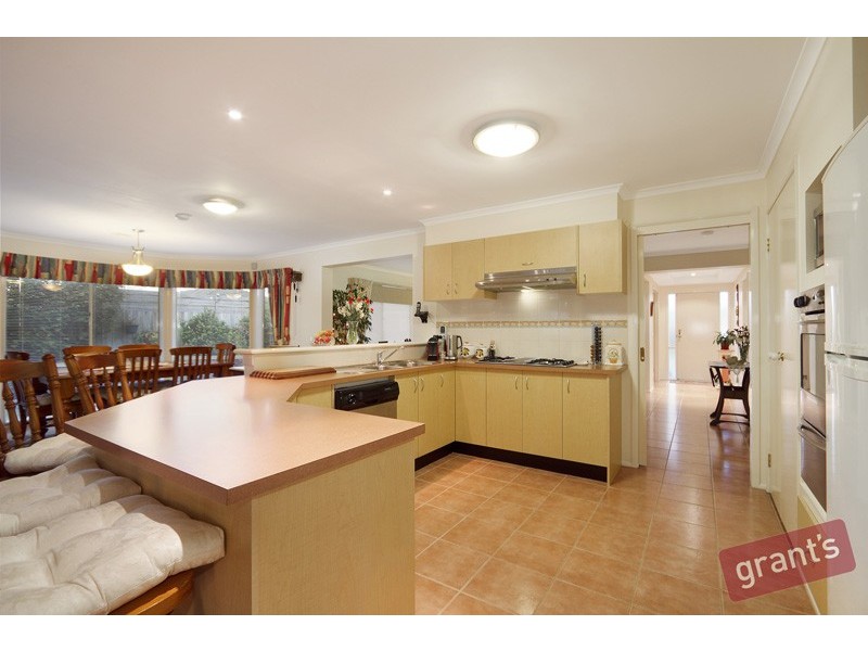 4 Castleridge Court, Narre Warren South VIC 3805
