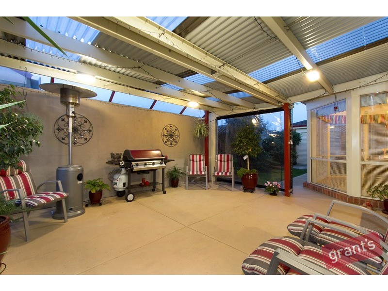 4 Castleridge Court, Narre Warren South VIC 3805