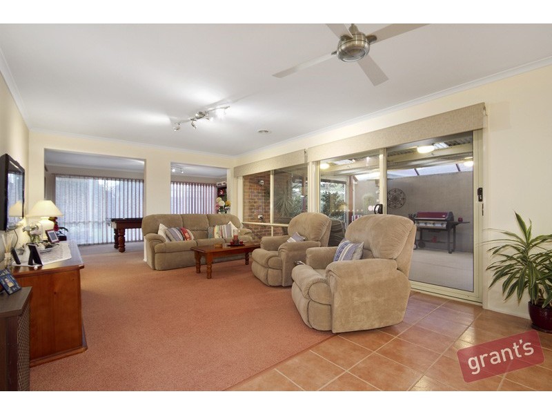 4 Castleridge Court, Narre Warren South VIC 3805