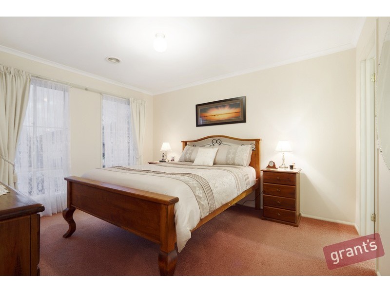 4 Castleridge Court, Narre Warren South VIC 3805