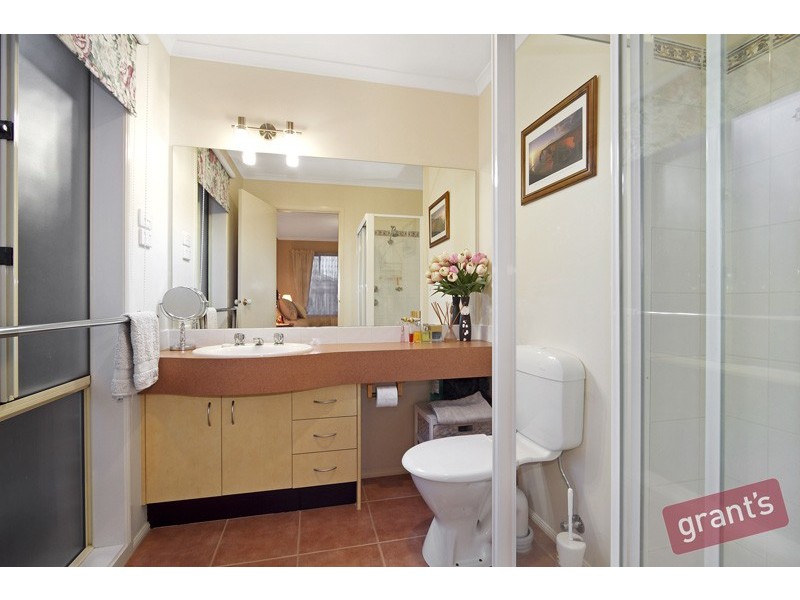 4 Castleridge Court, Narre Warren South VIC 3805