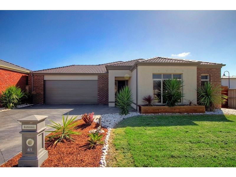 41 Bronson Circuit, Cranbourne North VIC 3977