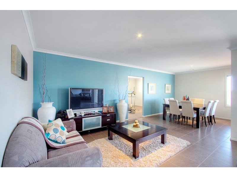 41 Bronson Circuit, Cranbourne North VIC 3977