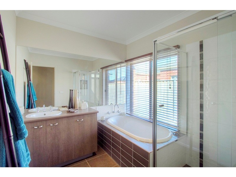 41 Bronson Circuit, Cranbourne North VIC 3977