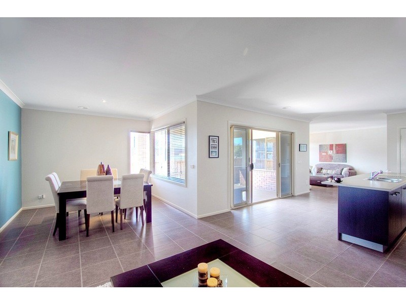 41 Bronson Circuit, Cranbourne North VIC 3977