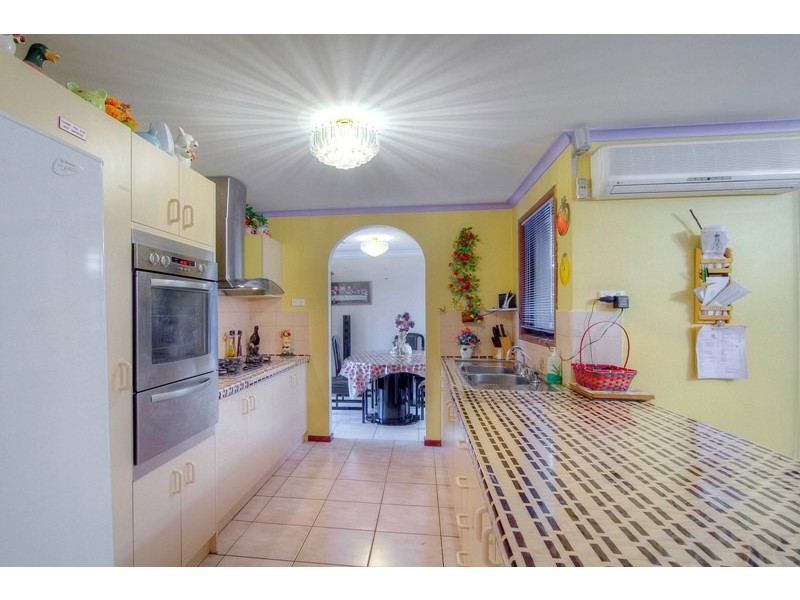 76 Lesley Drive, Hampton Park VIC 3976