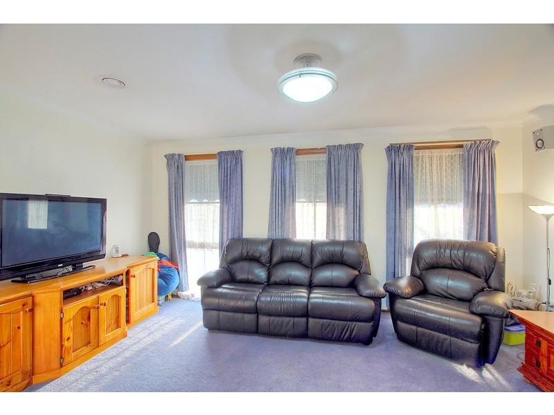 8 Emma Court, Hampton Park VIC 3976