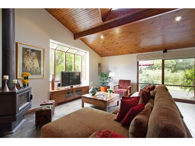 12 Oatlands Road, Narre Warren North VIC 3804