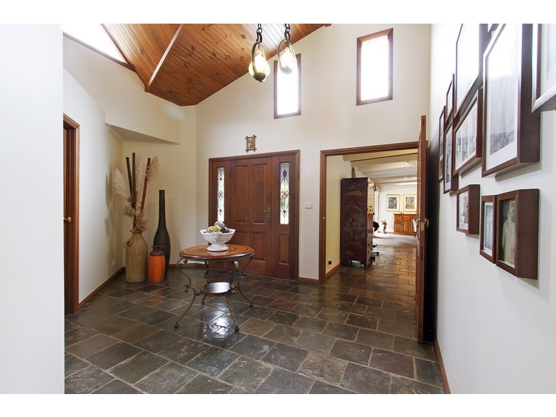 12 Oatlands Road, Narre Warren North VIC 3804