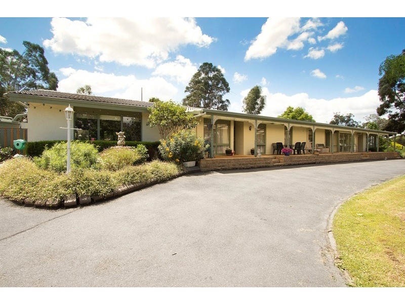 4 Oatlands Road, Narre Warren North VIC 3804