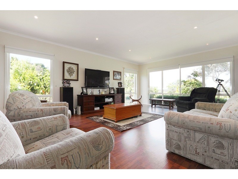 4 Oatlands Road, Narre Warren North VIC 3804