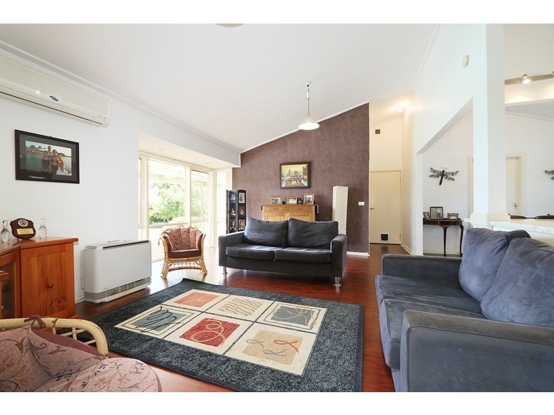 4 Oatlands Road, Narre Warren North VIC 3804