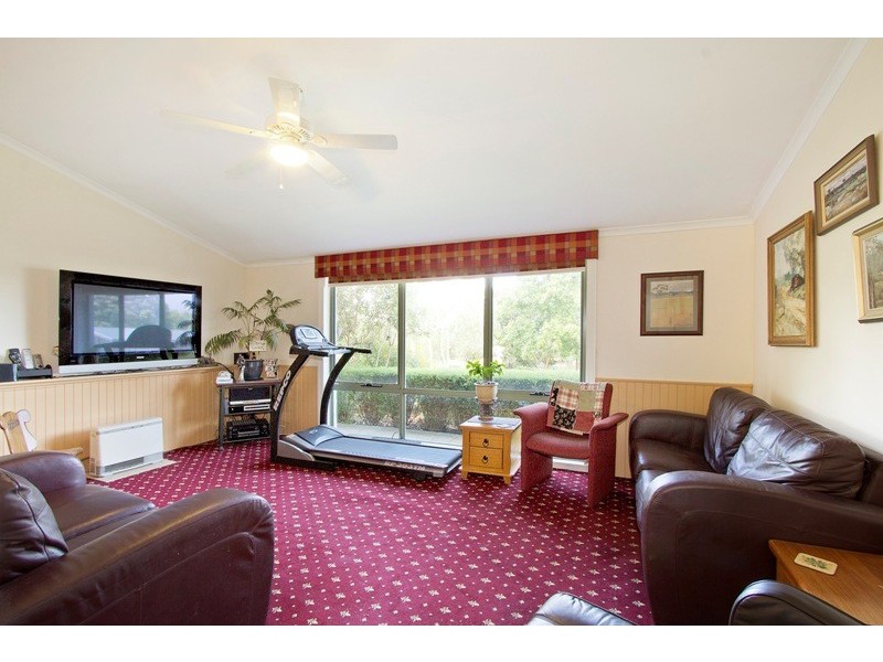 4 Oatlands Road, Narre Warren North VIC 3804