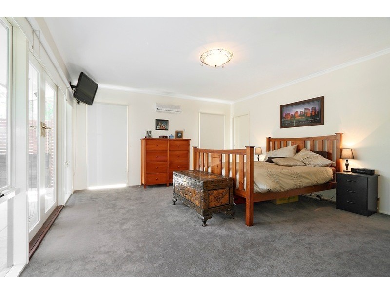 4 Oatlands Road, Narre Warren North VIC 3804