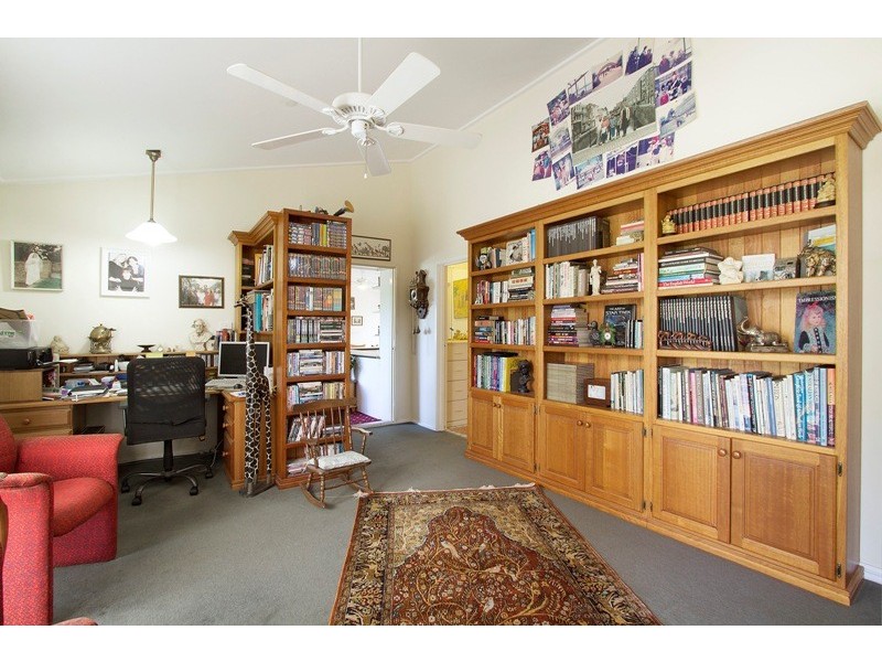 4 Oatlands Road, Narre Warren North VIC 3804