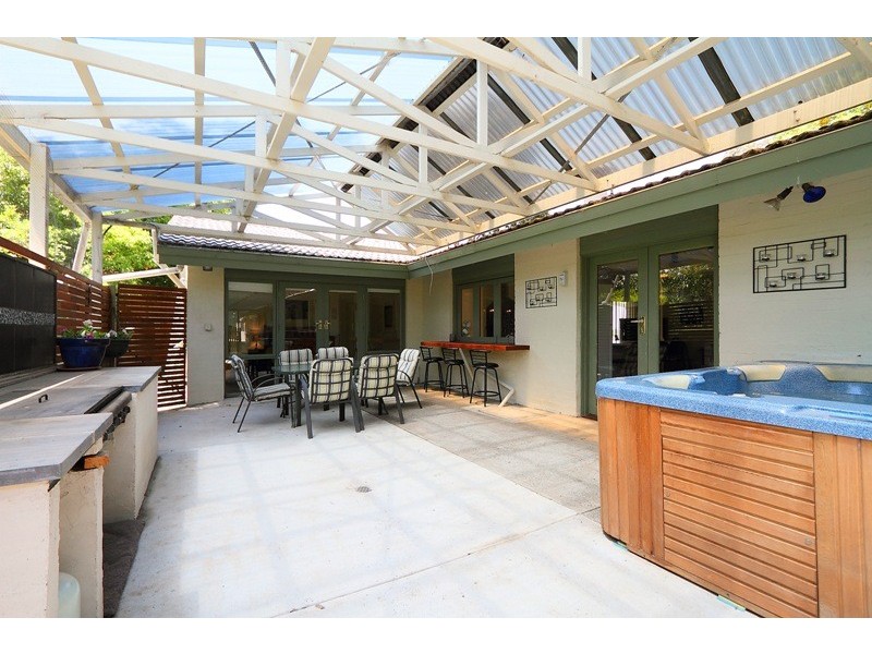 4 Oatlands Road, Narre Warren North VIC 3804