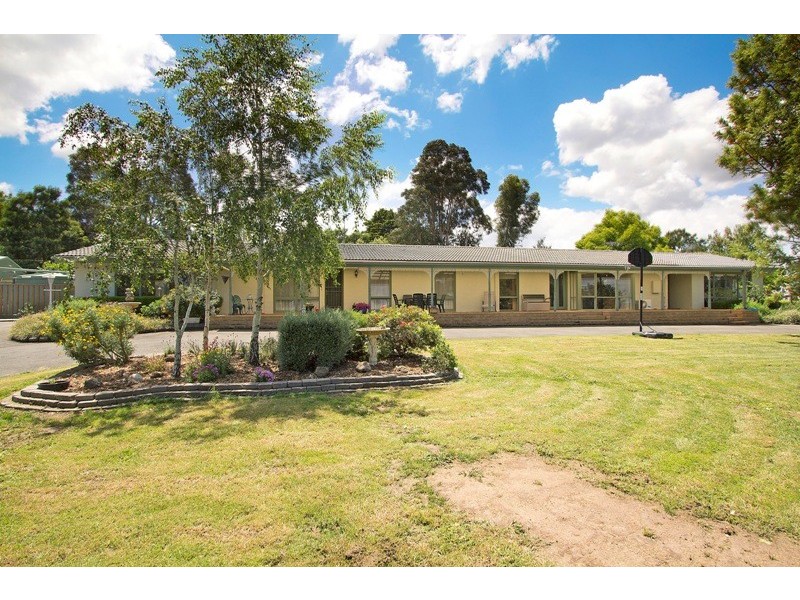 4 Oatlands Road, Narre Warren North VIC 3804