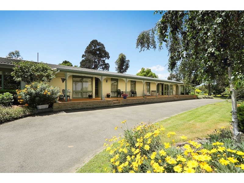 4 Oatlands Road, Narre Warren North VIC 3804