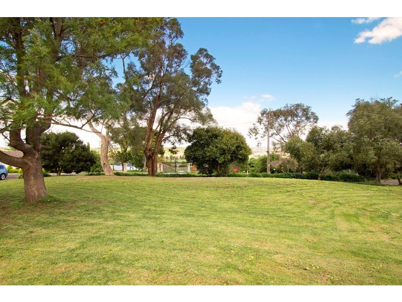 4 Oatlands Road, Narre Warren North VIC 3804