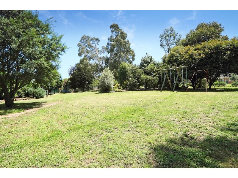 4 Oatlands Road, Narre Warren North VIC 3804