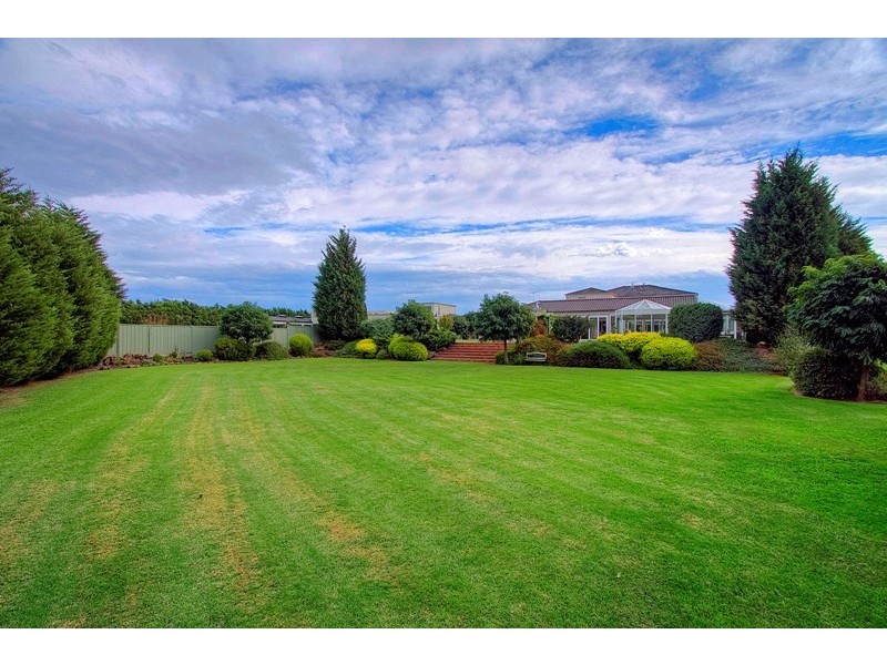 22-24 Fontaine Terrace, Narre Warren North VIC 3804