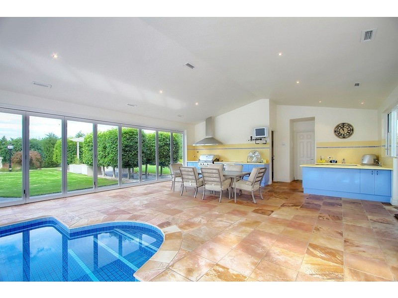 22-24 Fontaine Terrace, Narre Warren North VIC 3804