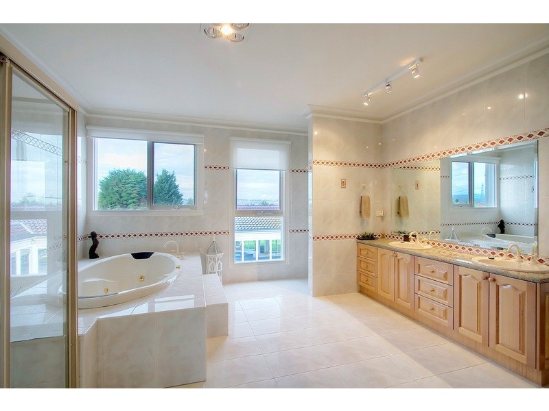 22-24 Fontaine Terrace, Narre Warren North VIC 3804