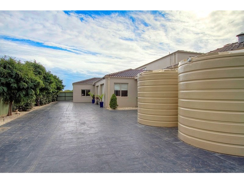 22-24 Fontaine Terrace, Narre Warren North VIC 3804