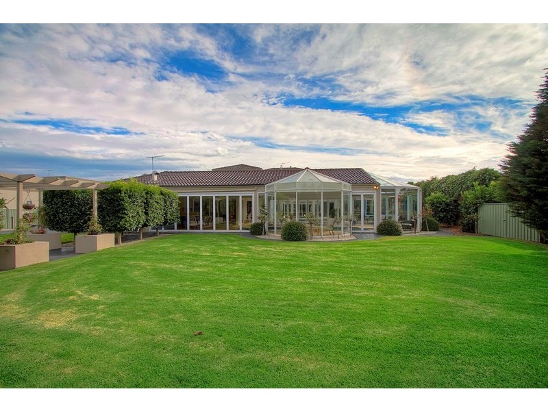 22-24 Fontaine Terrace, Narre Warren North VIC 3804