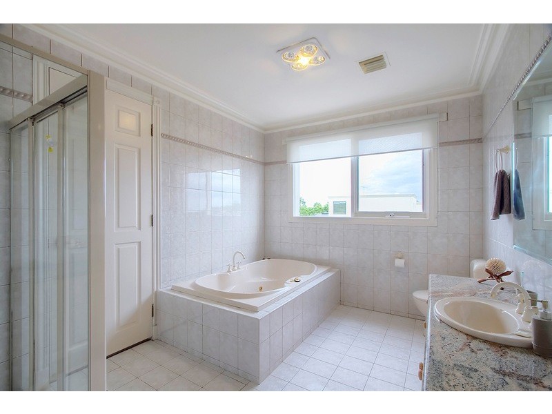 22-24 Fontaine Terrace, Narre Warren North VIC 3804