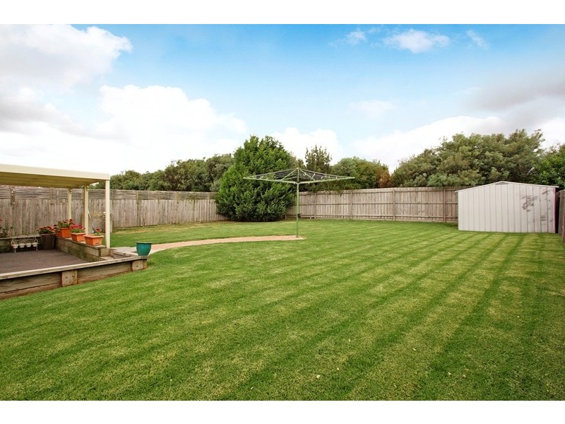 4 Sanctuary Rise, Narre Warren VIC 3805