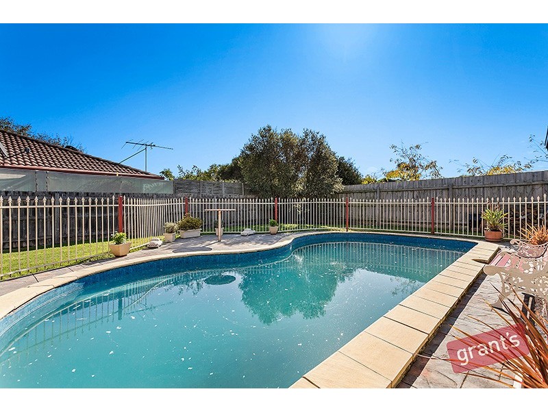 13 Ellenvale Drive, Narre Warren VIC 3805