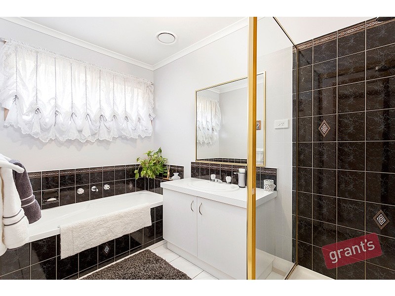 13 Ellenvale Drive, Narre Warren VIC 3805