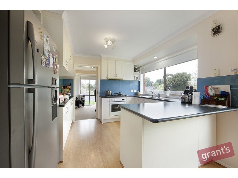 16 Bosco Close, Narre Warren VIC 3805