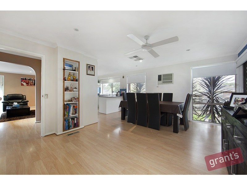 16 Bosco Close, Narre Warren VIC 3805