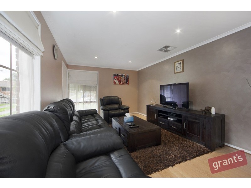 16 Bosco Close, Narre Warren VIC 3805