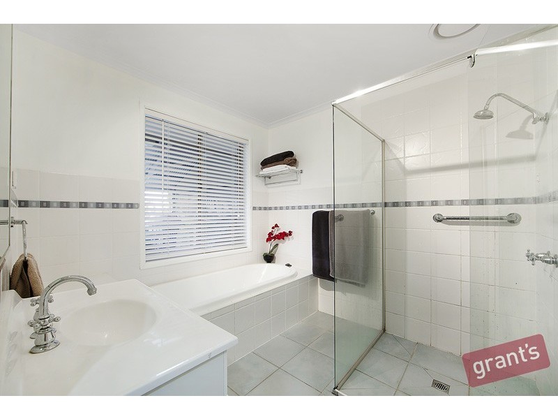 16 Bosco Close, Narre Warren VIC 3805