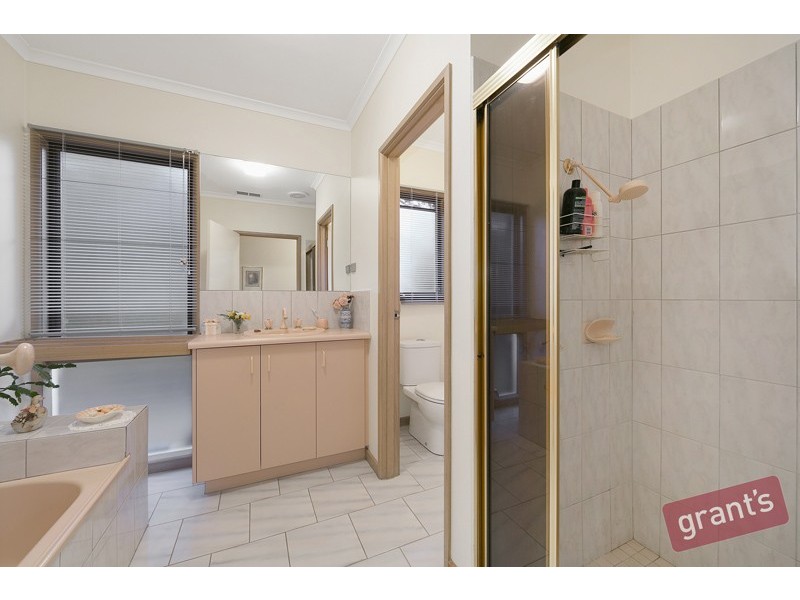 2 Laramie Road, Narre Warren South VIC 3805