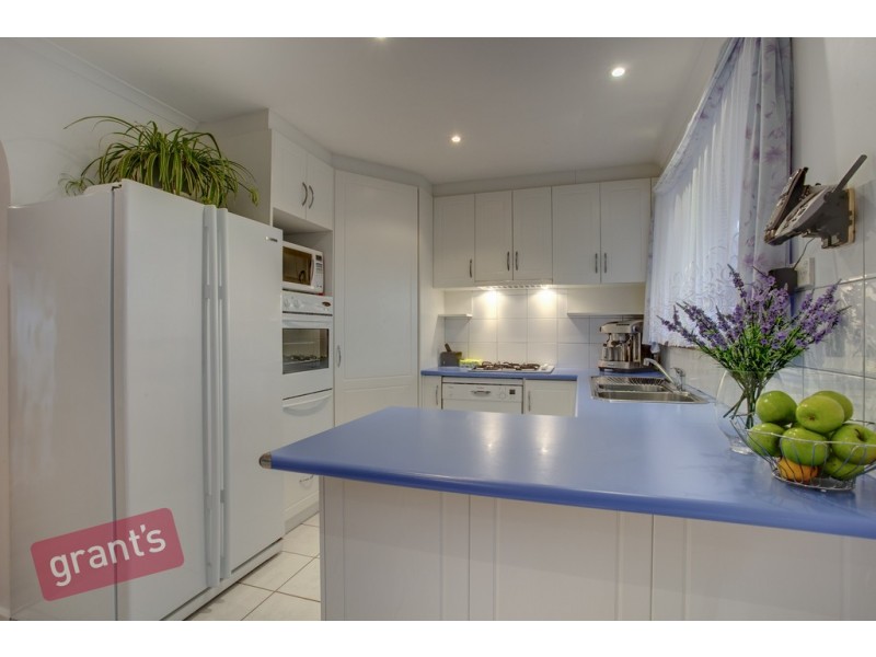 86 Warana Drive, Hampton Park VIC 3976