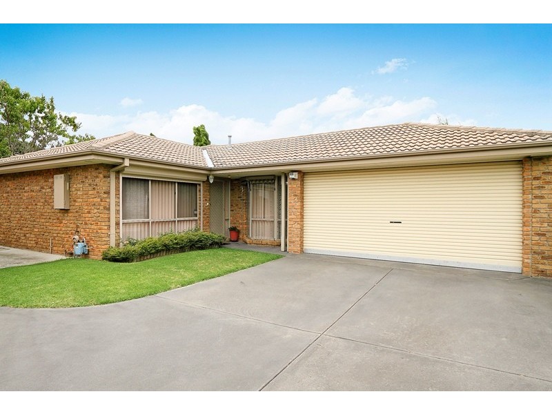 2/11 Josephine Avenue, Narre Warren VIC 3805
