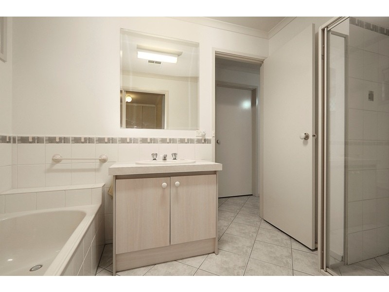 2/11 Josephine Avenue, Narre Warren VIC 3805