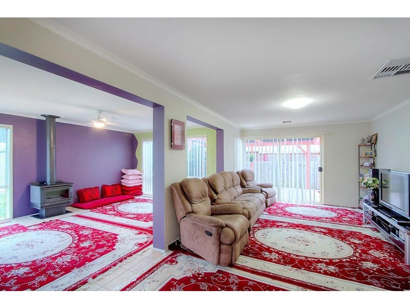 17 Hampshire Drive, Narre Warren South VIC 3805