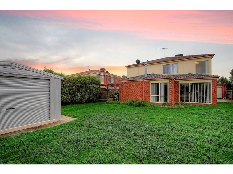 17 Hampshire Drive, Narre Warren South VIC 3805