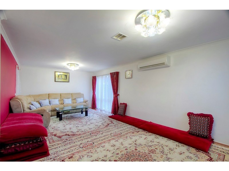 17 Hampshire Drive, Narre Warren South VIC 3805
