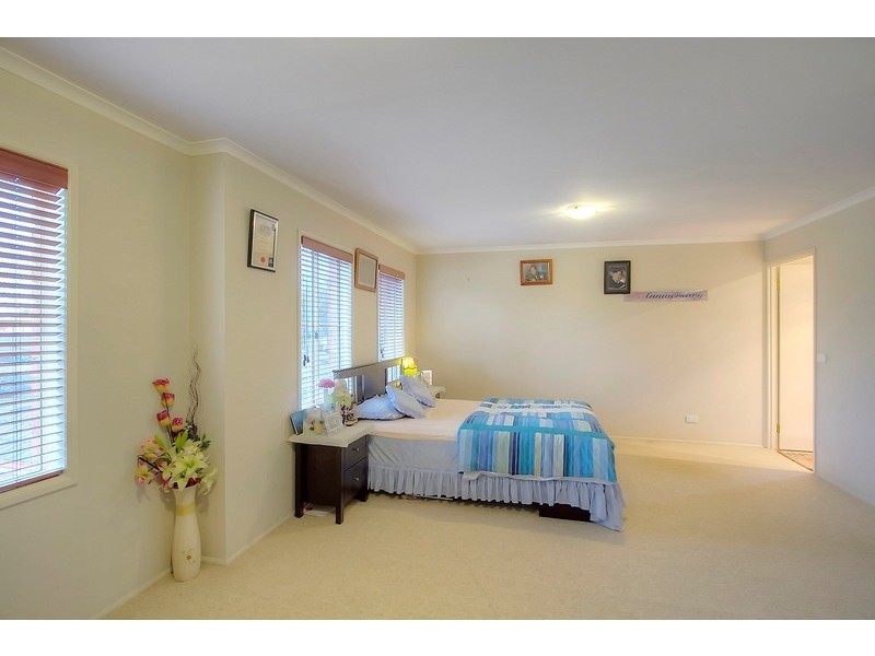 17 Hampshire Drive, Narre Warren South VIC 3805