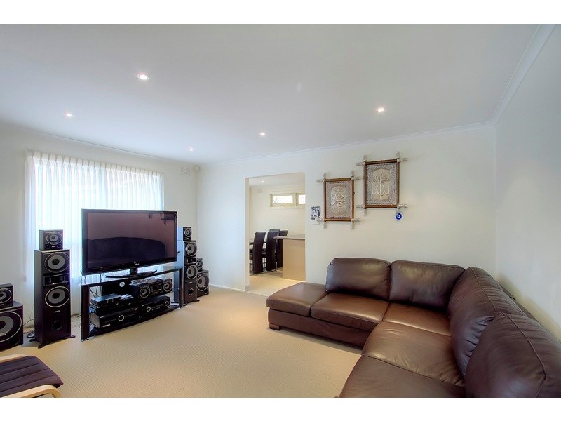 122 Fountain Drive, Narre Warren VIC 3805