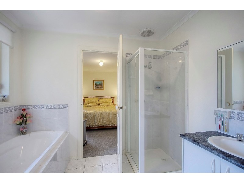 Unit 6/6-8 Strabane Way, Hampton Park VIC 3976