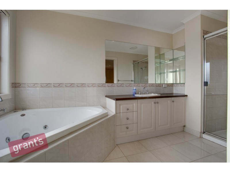 21 Grenfell Rise, Narre Warren South VIC 3805