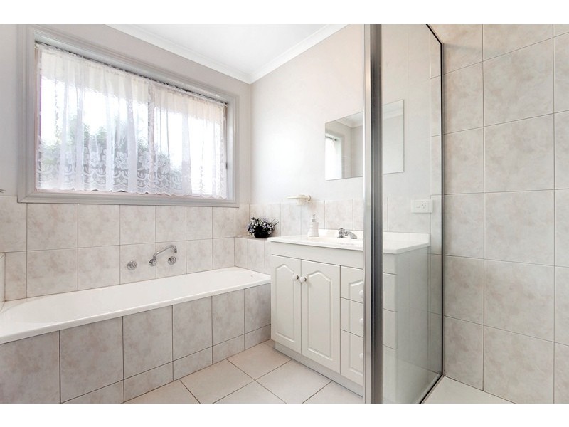 27 Tomasetti Crescent, Narre Warren VIC 3805